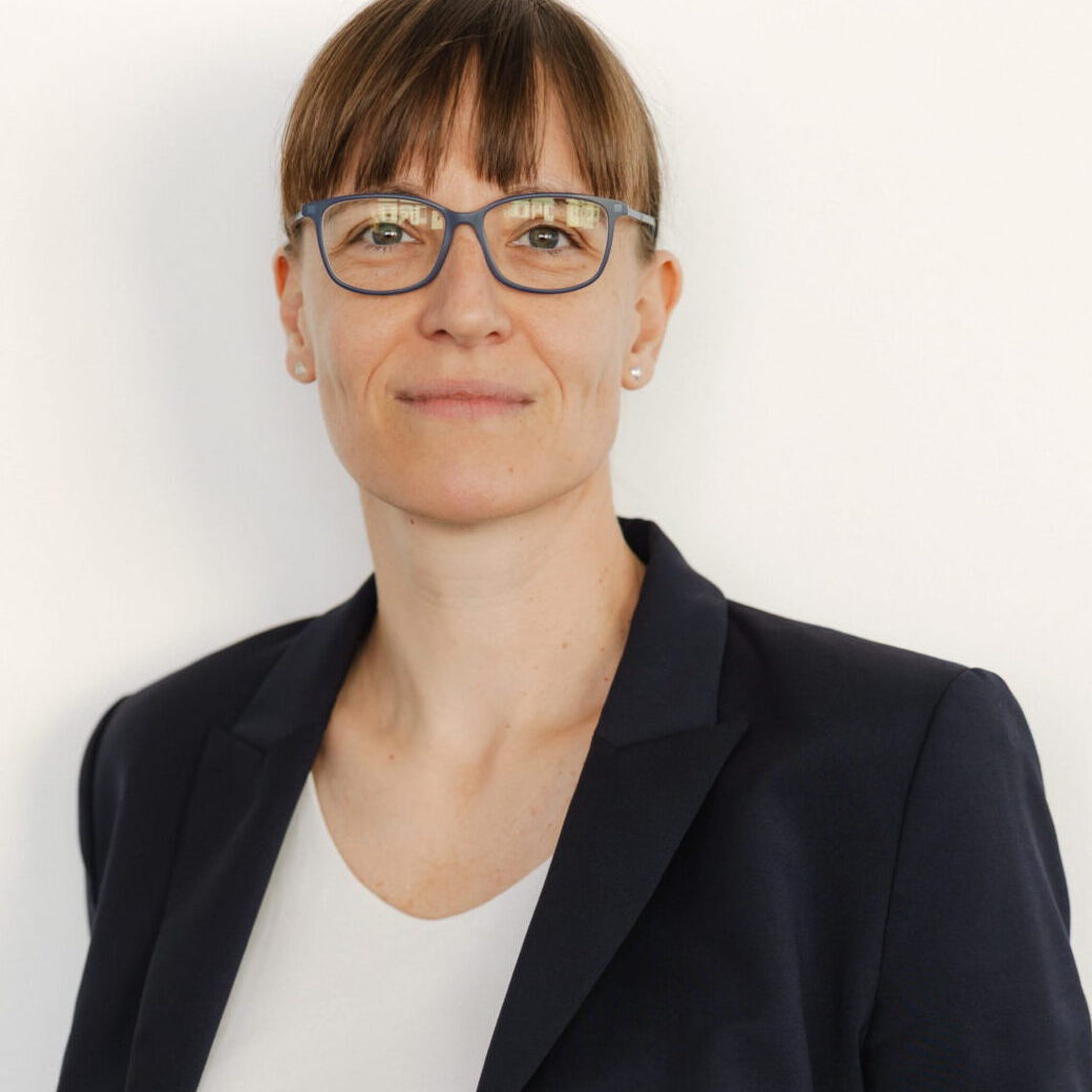 Judith Henne, Fachanwältin für Bau- und Architektenrecht und Fachanwältin für Versicherungsrecht Judith Henne, Fachanwältin für Bau- und Architektenrecht und Fachanwältin für Versicherungsrecht