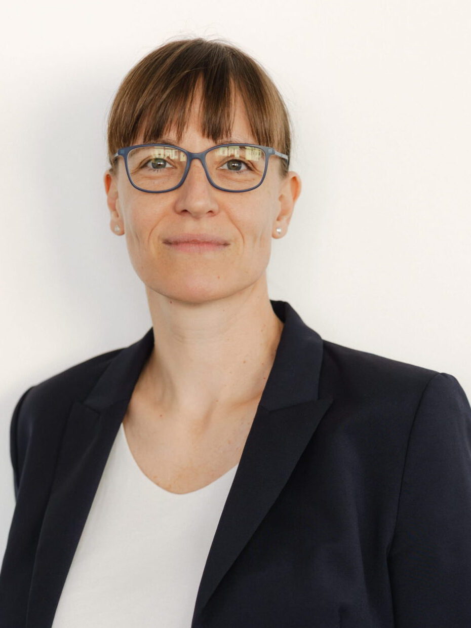 Judith Henne, Fachanwältin für Bau- und Architektenrecht und Fachanwältin für Versicherungsrecht Judith Henne, Fachanwältin für Bau- und Architektenrecht und Fachanwältin für Versicherungsrecht